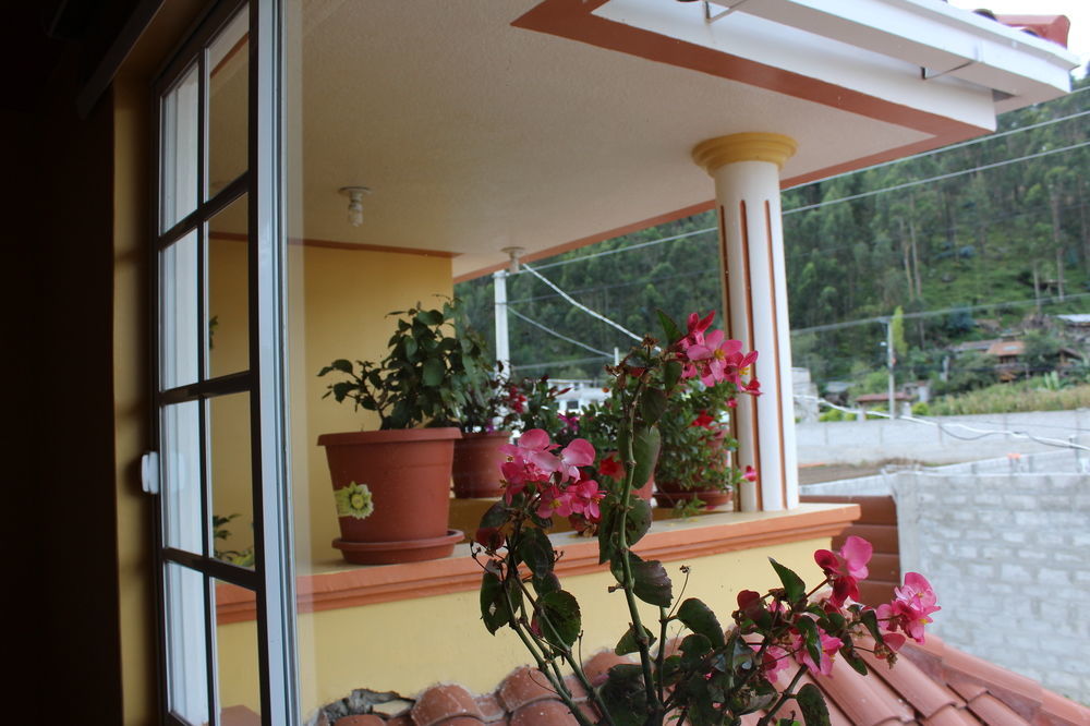 Casa De Luis Bed & Breakfast Отавало Екстериор снимка