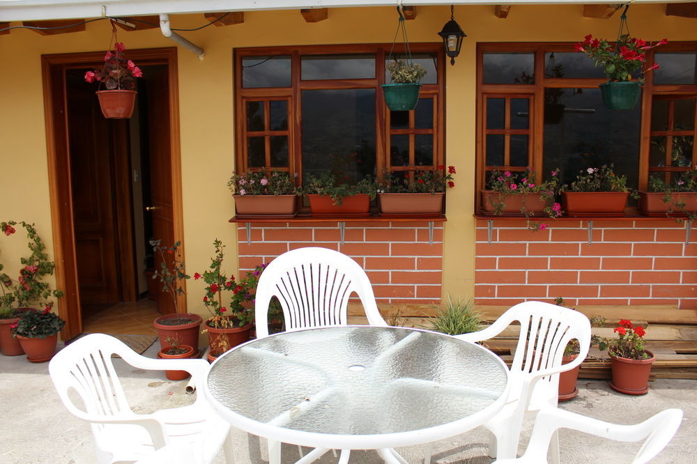 Casa De Luis Bed & Breakfast Отавало Екстериор снимка